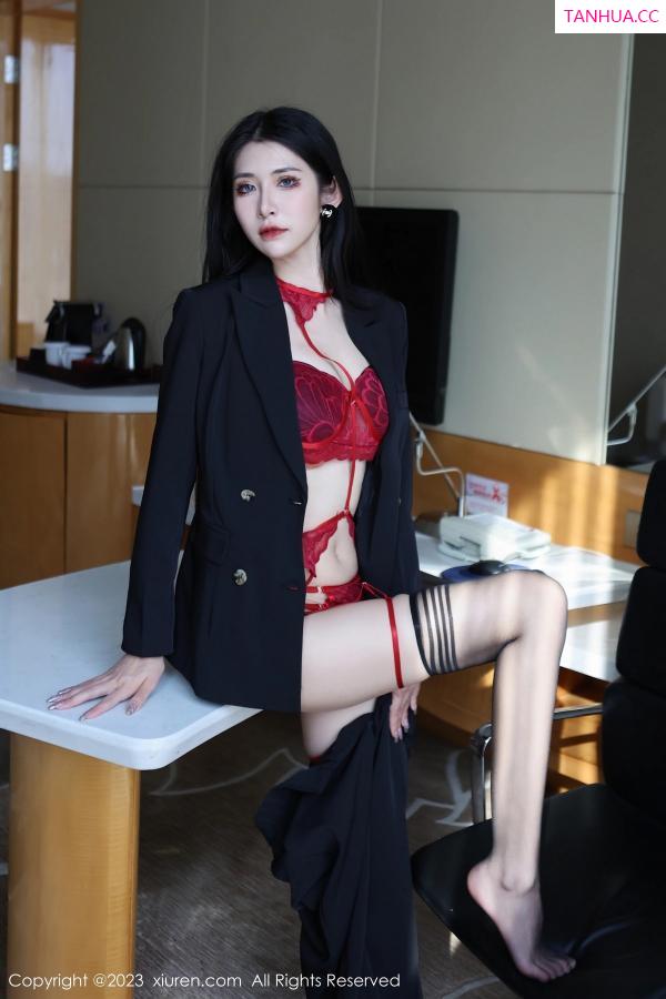 林依娜  [XiuRen]高清写真图 2023.03.13 No.6402 依娜Yina 美腿新人第44张图片